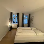 Stunning Apt By The Lakes