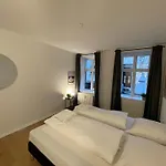 Stunning Apt By The Lakes