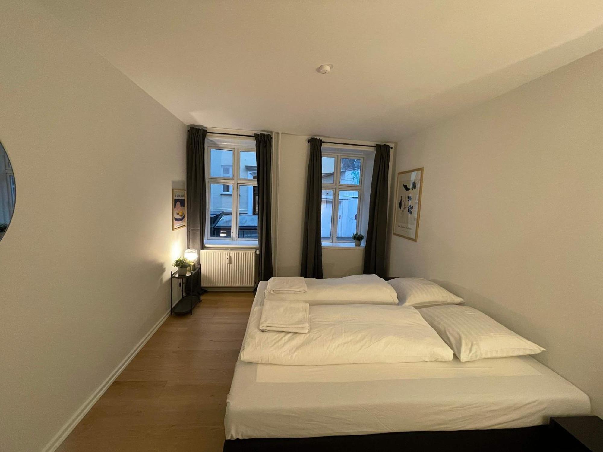 Stunning By The Lakes Appartement *